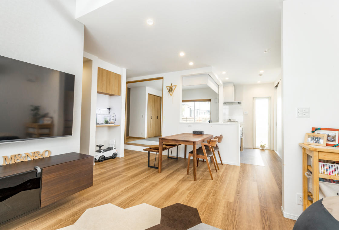 リビングからみたダイニング・キッチン・和室